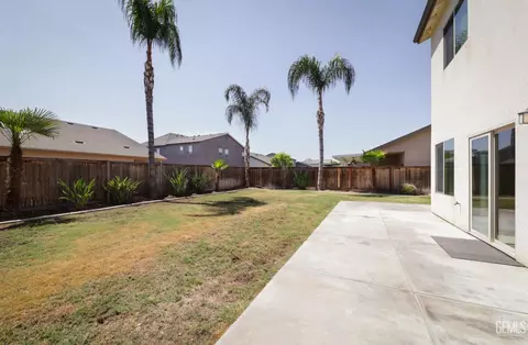 9121 Red Pine Dr, Shafter, CA 93263 photo 28