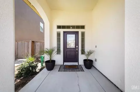 9121 Red Pine Dr, Shafter, CA 93263 photo 5