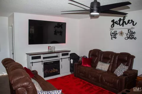 Living - 3112 Erwin St, Bakersfield, CA 93304 photo 1 of 1