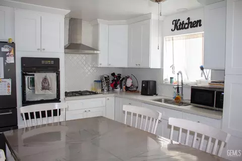 Kitchen - 3112 Erwin St, Bakersfield, CA 93304 photo 1 of 2