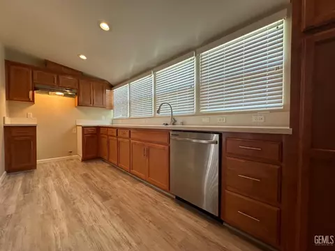 213 E San Emidio St, Taft, CA 93268 photo 6