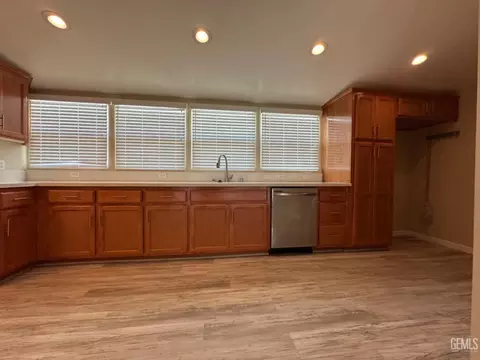 213 E San Emidio St, Taft, CA 93268 photo 5