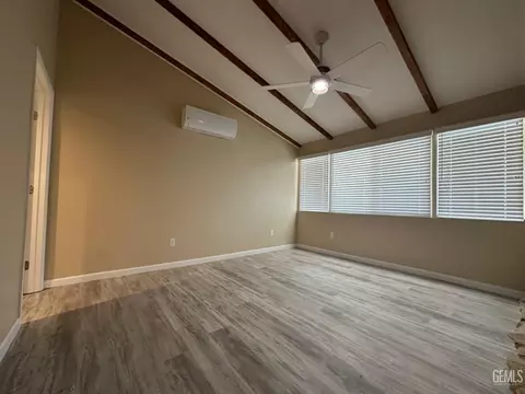 213 E San Emidio St, Taft, CA 93268 photo 8