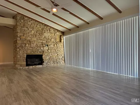 213 E San Emidio St, Taft, CA 93268 photo 2