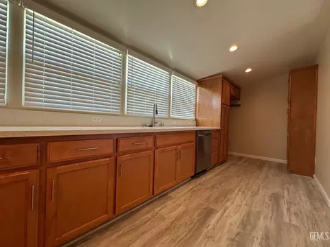 213 E San Emidio St, Taft, CA 93268 photo 7