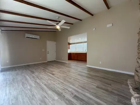213 E San Emidio St, Taft, CA 93268 photo 4
