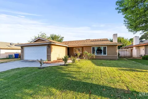3616 S Half Moon Dr, Bakersfield, CA 93309