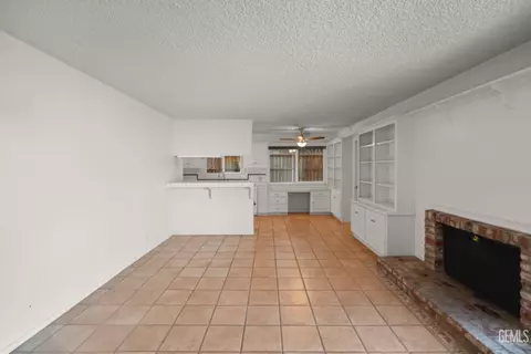 Living - 206 Robin Way, Taft, CA 93268 photo 7 of 8