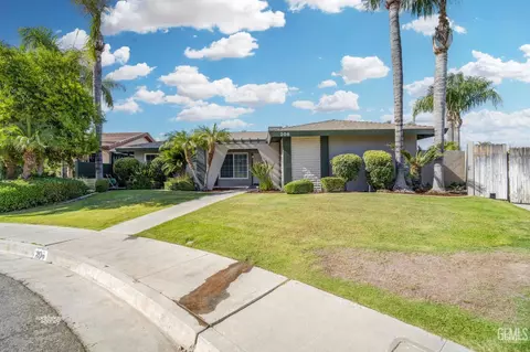 Exterior - 206 Robin Way, Taft, CA 93268 photo 1 of 14