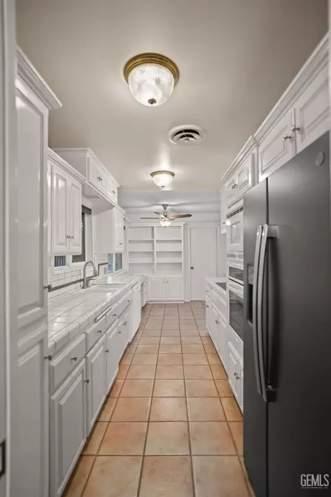 Entry Way - 206 Robin Way, Taft, CA 93268 photo 1 of 1