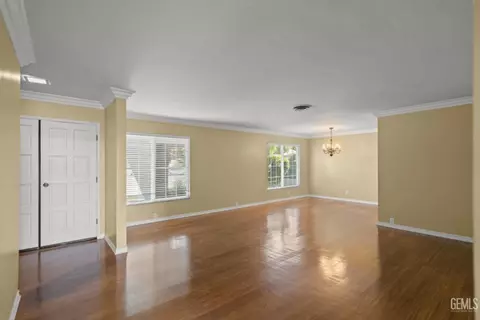 Living - 206 Robin Way, Taft, CA 93268 photo 4 of 8