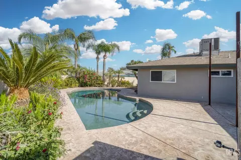 Exterior - 206 Robin Way, Taft, CA 93268 photo 7 of 14