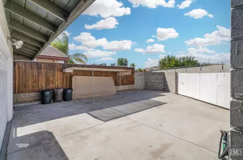 Exterior - 206 Robin Way, Taft, CA 93268 photo 10 of 14