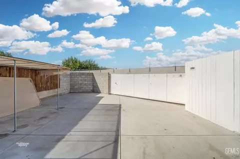 Exterior - 206 Robin Way, Taft, CA 93268 photo 11 of 14