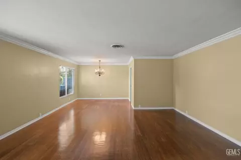 Living - 206 Robin Way, Taft, CA 93268 photo 3 of 8