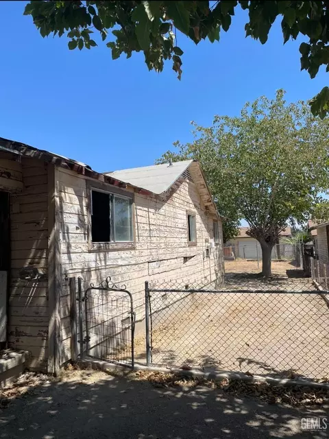 412 Polk St, Taft, CA 93268 photo 2