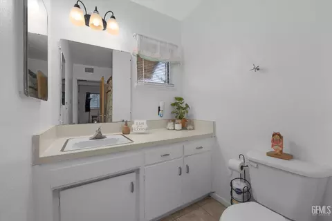 Bath - 305 E Lucard St, Taft, CA 93268 photo 1 of 2