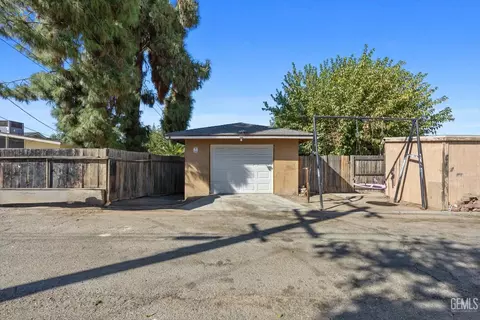 Exterior - 305 E Lucard St, Taft, CA 93268 photo 6 of 6