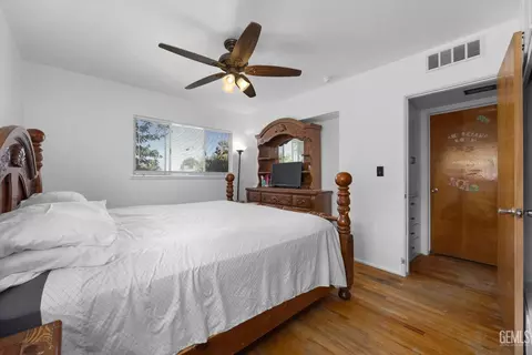 Bedroom - 305 E Lucard St, Taft, CA 93268 photo 3 of 3