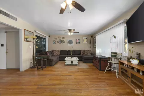 Other - 305 E Lucard St, Taft, CA 93268 photo 3 of 7