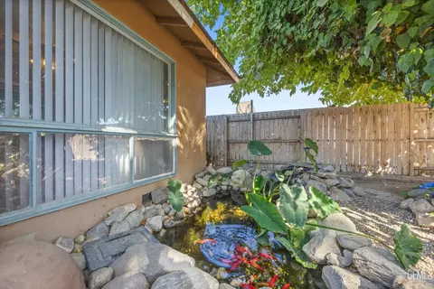 Exterior - 305 E Lucard St, Taft, CA 93268 photo 5 of 6