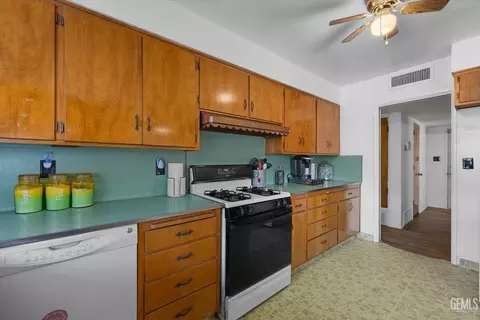 Kitchen - 305 E Lucard St, Taft, CA 93268 photo 2 of 3