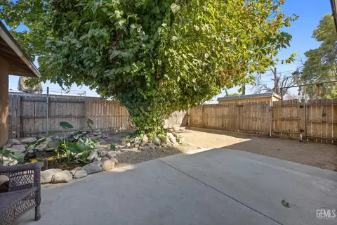 Exterior - 305 E Lucard St, Taft, CA 93268 photo 3 of 6