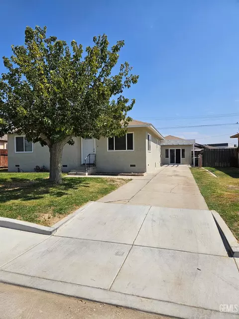 216 U St, Bakersfield, CA 93304