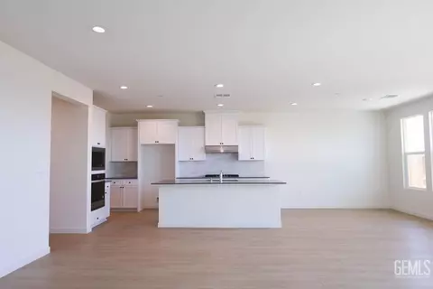 Living - 8421 Basalt St, Bakersfield, CA 93314 photo 1 of 4