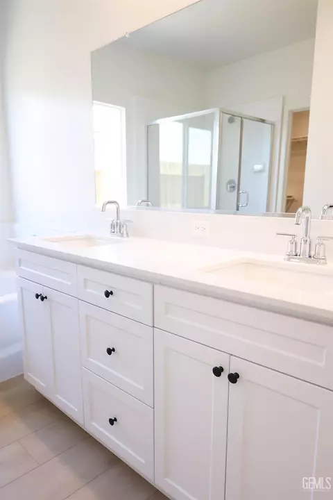 Bath - 8421 Basalt St, Bakersfield, CA 93314 photo 5 of 5