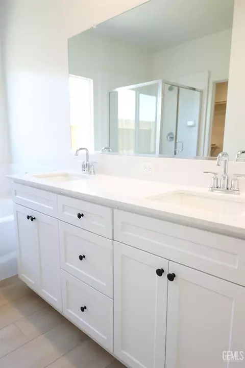 Bath - 8421 Basalt St, Bakersfield, CA 93314 photo 1 of 5
