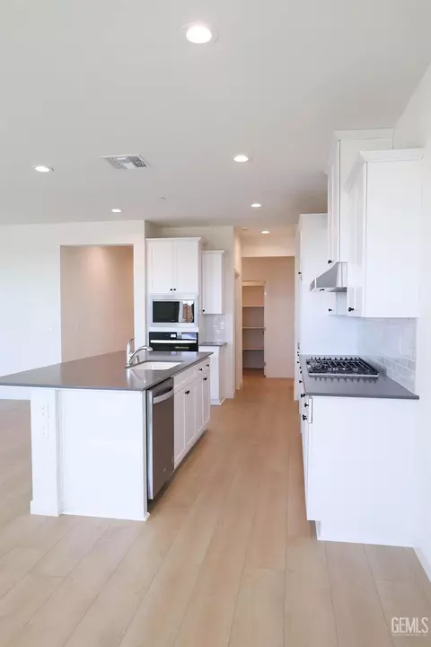 Kitchen - 8421 Basalt St, Bakersfield, CA 93314 photo 4 of 4