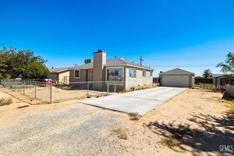 13170 Gilbert St, North Edwards, CA 93523 photo 3