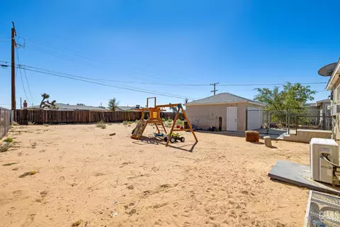 13170 Gilbert St, North Edwards, CA 93523 photo 42