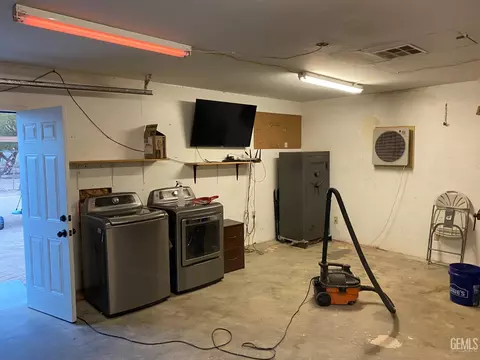 13170 Gilbert St, North Edwards, CA 93523 photo 35