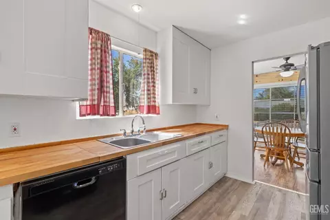 13170 Gilbert St, North Edwards, CA 93523 photo 18