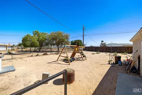 13170 Gilbert St, North Edwards, CA 93523 photo 37