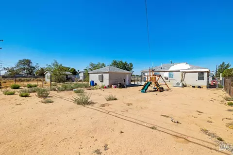 13170 Gilbert St, North Edwards, CA 93523 photo 38