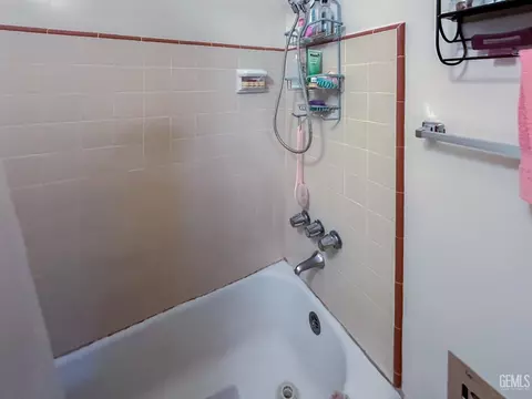 2407 19th St, Bakersfield, CA 93301 photo 8