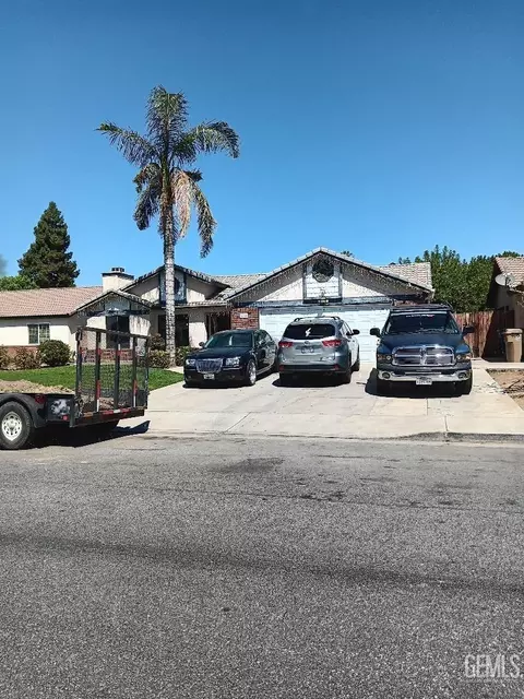 4200 Mattnick Dr, Bakersfield, CA 93313