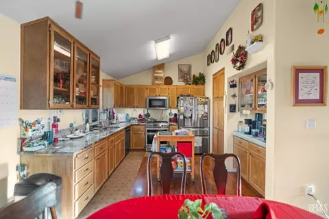 615 Broken Arrow Ave, Bakersfield, CA 93307 photo 10