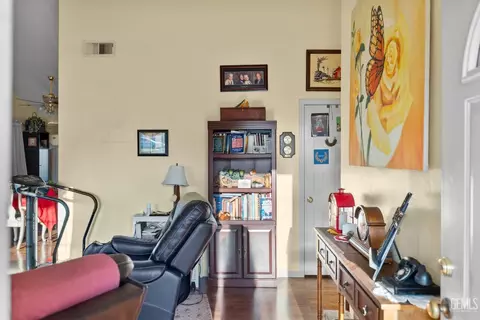 615 Broken Arrow Ave, Bakersfield, CA 93307 photo 4