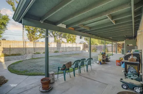 615 Broken Arrow Ave, Bakersfield, CA 93307 photo 25
