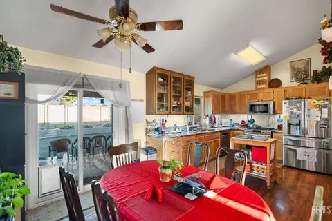 615 Broken Arrow Ave, Bakersfield, CA 93307 photo 12