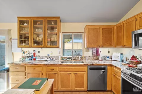 615 Broken Arrow Ave, Bakersfield, CA 93307 photo 16