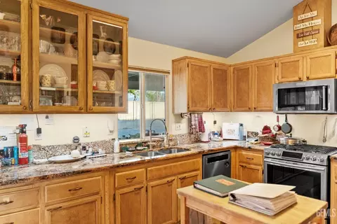 615 Broken Arrow Ave, Bakersfield, CA 93307 photo 15