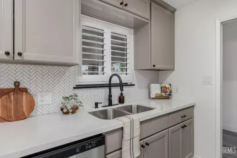 2517 Sutton Pl, Bakersfield, CA 93309 photo 22