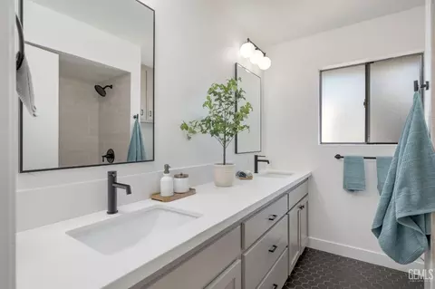 2517 Sutton Pl, Bakersfield, CA 93309 photo 28