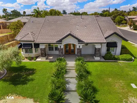 Exterior - 11323 Tee Box Ln, Taft, CA 93268 photo 5 of 7