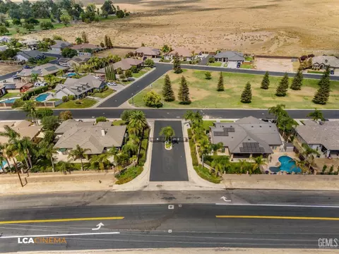 View/Area - 11323 Tee Box Ln, Taft, CA 93268 photo 7 of 10